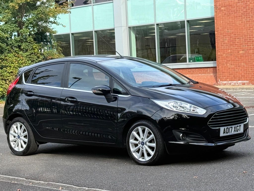 Ford Fiesta 1.0T EcoBoost Titanium Euro 6 (s/s) 5dr — photo 4 of 49