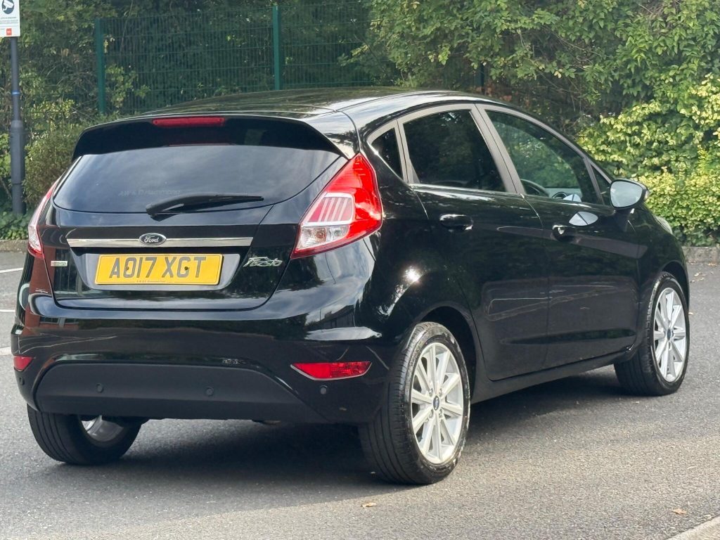 Ford Fiesta 1.0T EcoBoost Titanium Euro 6 (s/s) 5dr — photo 7 of 49
