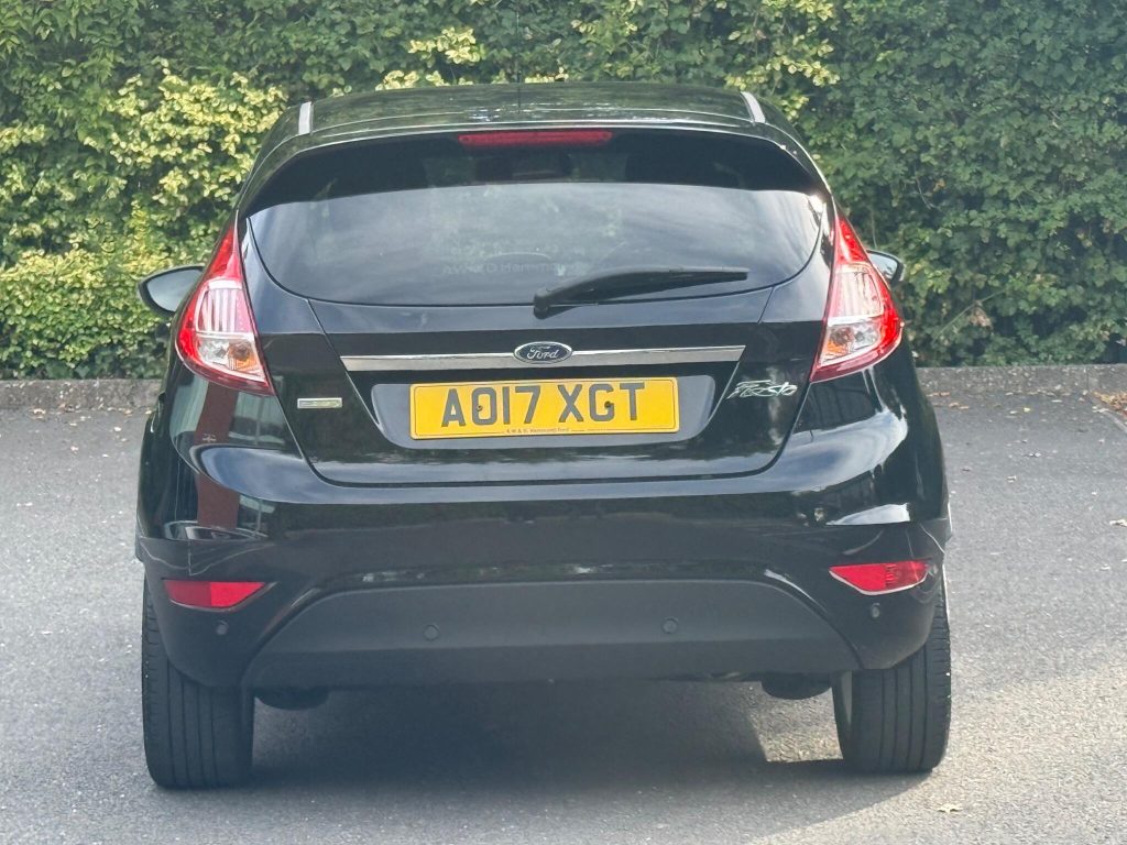 Ford Fiesta 1.0T EcoBoost Titanium Euro 6 (s/s) 5dr — photo 10 of 49