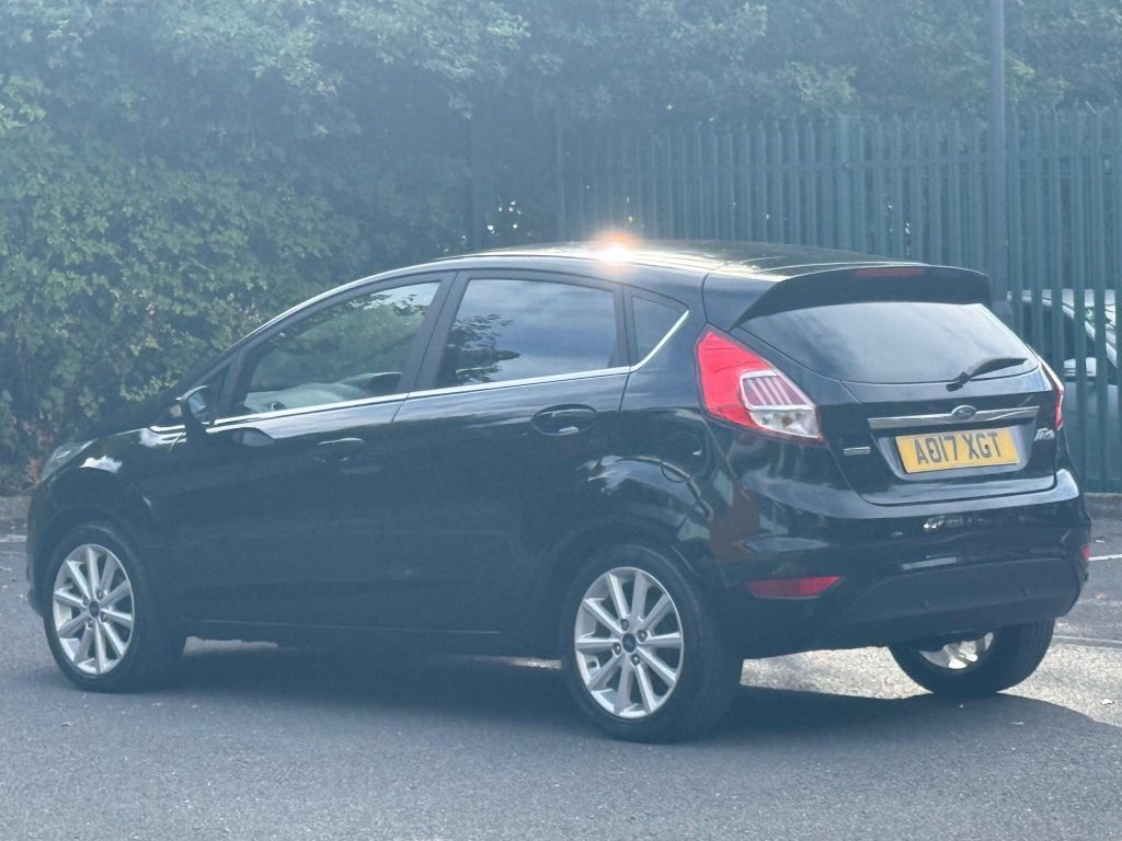 Ford Fiesta 1.0T EcoBoost Titanium Euro 6 (s/s) 5dr — photo 12 of 49