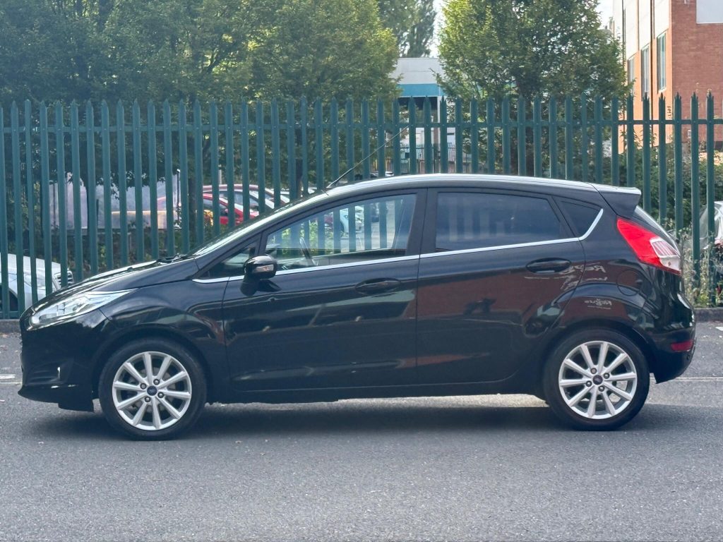 Ford Fiesta 1.0T EcoBoost Titanium Euro 6 (s/s) 5dr — photo 16 of 49