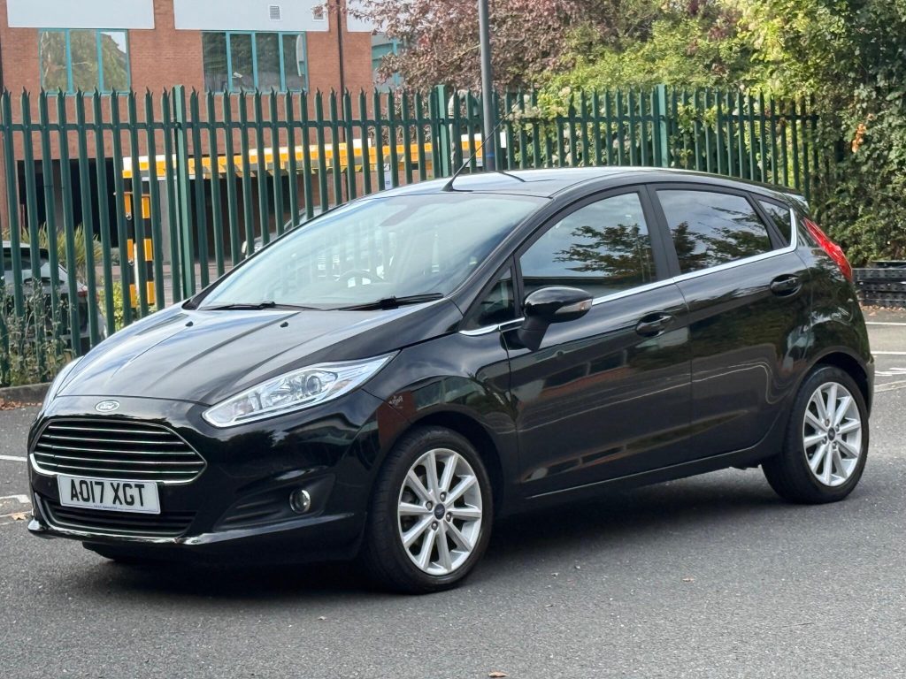 Ford Fiesta 1.0T EcoBoost Titanium Euro 6 (s/s) 5dr — photo 17 of 49