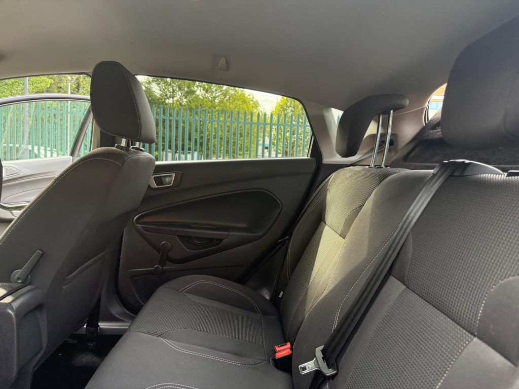 Ford Fiesta 1.0T EcoBoost Titanium Euro 6 (s/s) 5dr — photo 46 of 49