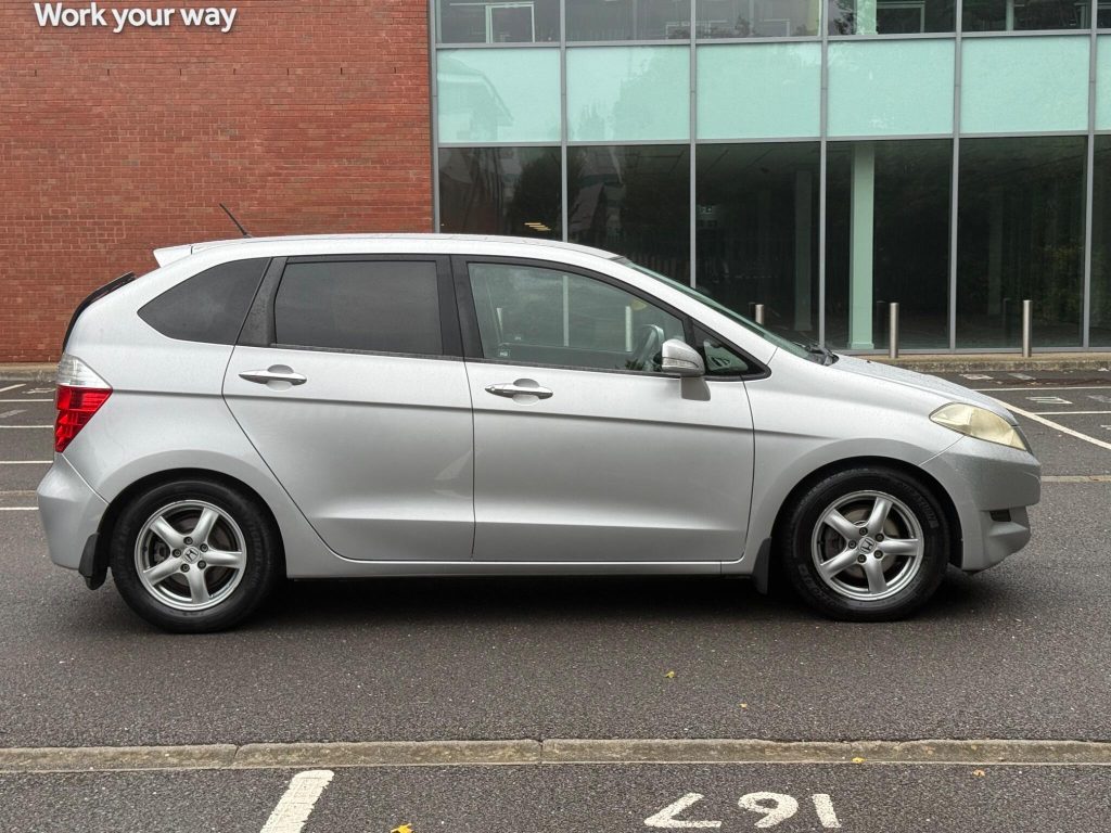 Honda FR-V 1.8 i-VTEC ES 5dr — photo 6 of 49