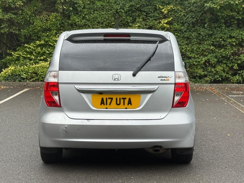 Honda FR-V 1.8 i-VTEC ES 5dr — photo 10 of 49
