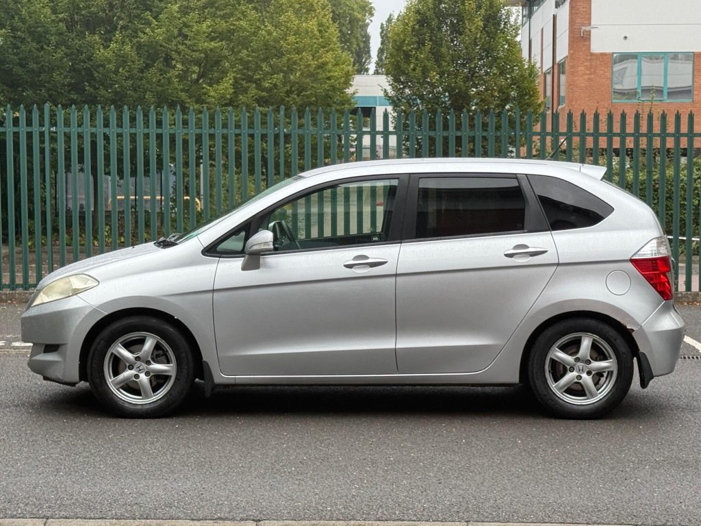 Honda FR-V 1.8 i-VTEC ES 5dr — photo 11 of 49