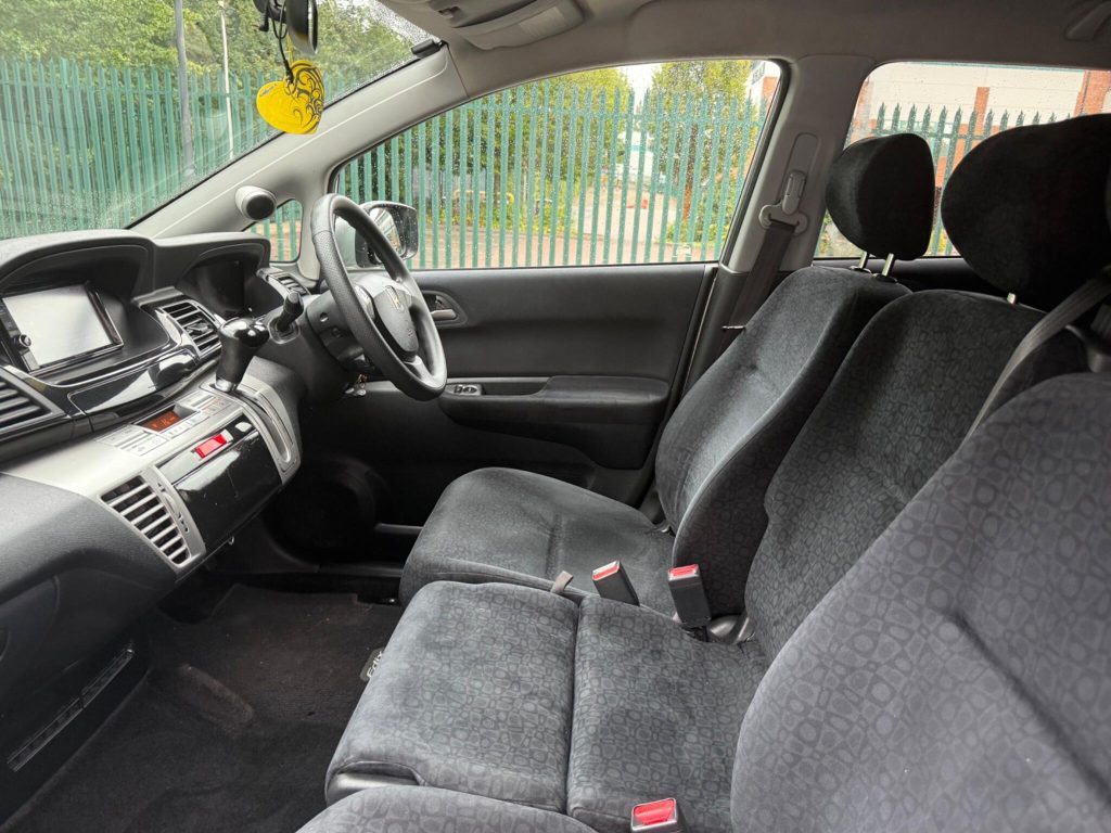 Honda FR-V 1.8 i-VTEC ES 5dr — photo 17 of 49