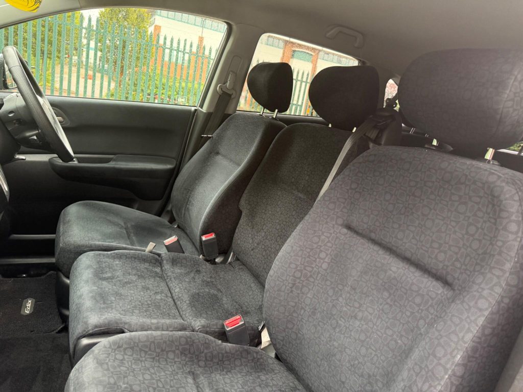 Honda FR-V 1.8 i-VTEC ES 5dr — photo 18 of 49
