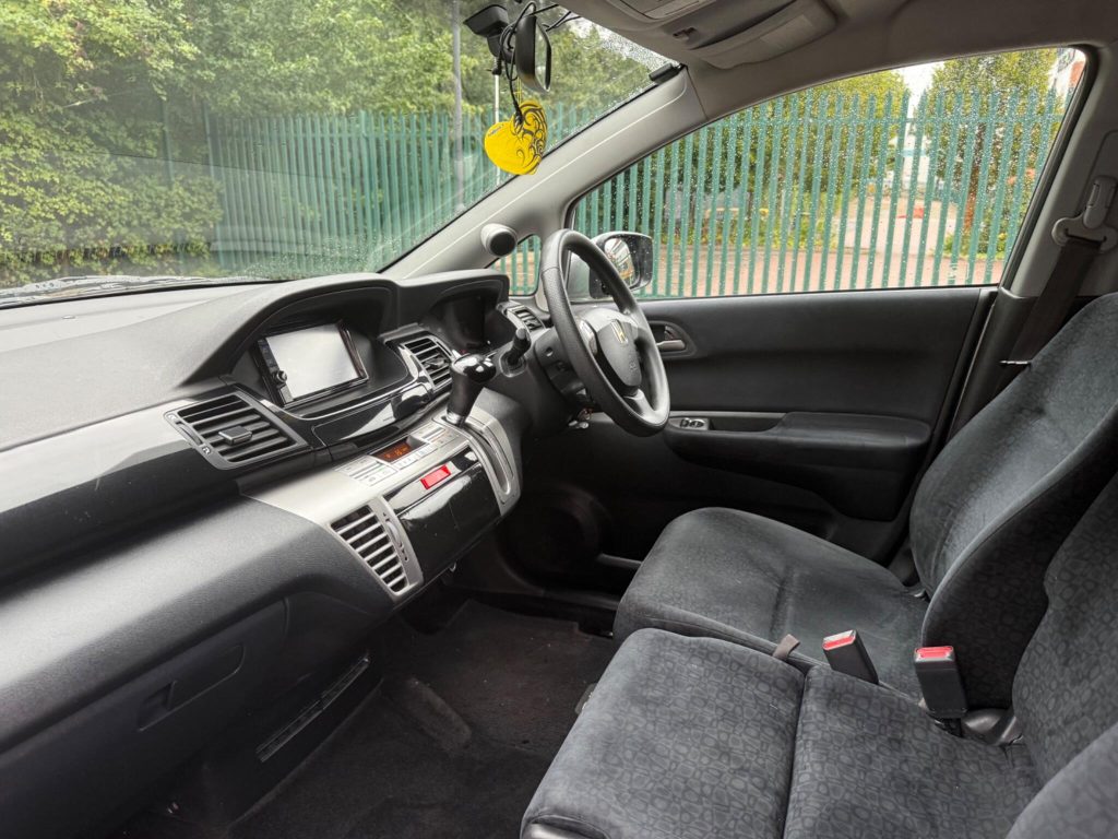 Honda FR-V 1.8 i-VTEC ES 5dr — photo 20 of 49