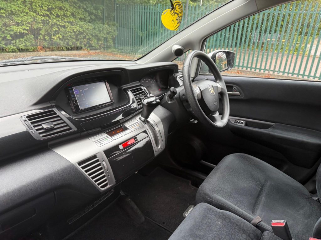 Honda FR-V 1.8 i-VTEC ES 5dr — photo 22 of 49