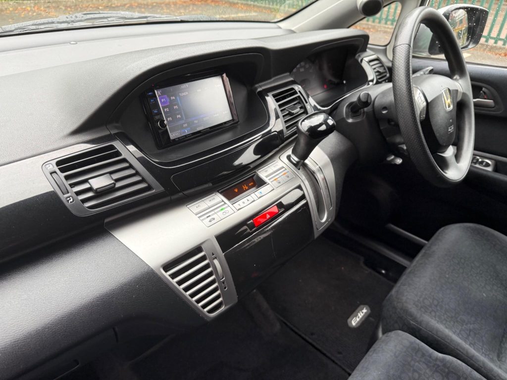Honda FR-V 1.8 i-VTEC ES 5dr — photo 23 of 49
