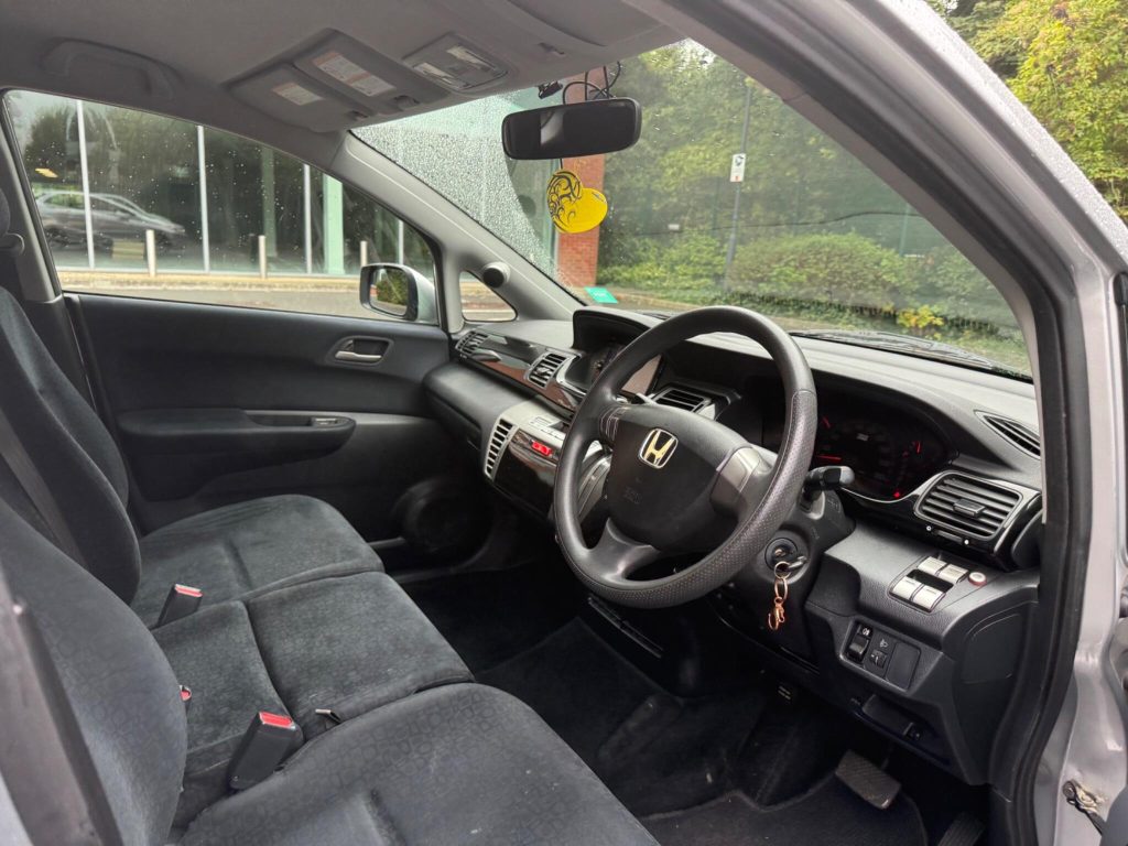 Honda FR-V 1.8 i-VTEC ES 5dr — photo 27 of 49