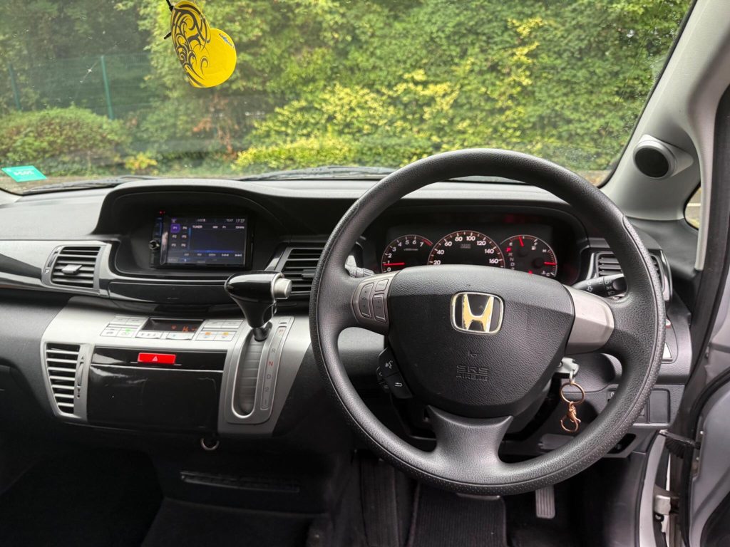 Honda FR-V 1.8 i-VTEC ES 5dr — photo 28 of 49