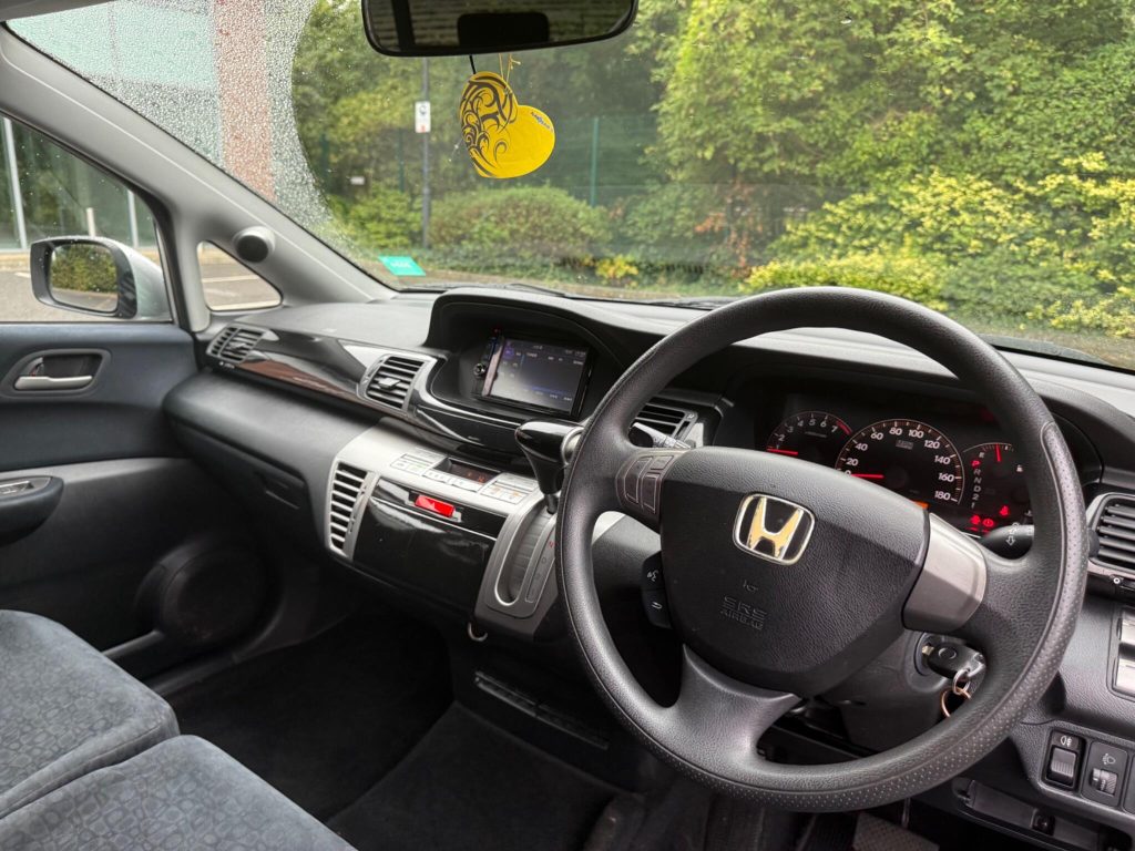 Honda FR-V 1.8 i-VTEC ES 5dr — photo 30 of 49