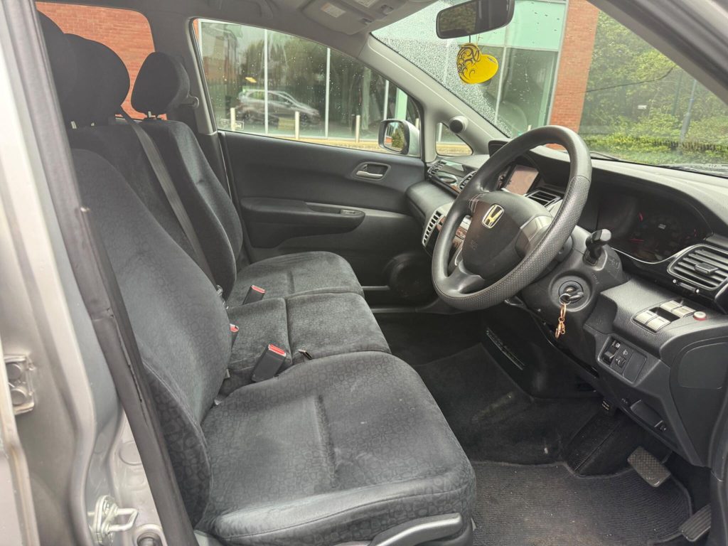 Honda FR-V 1.8 i-VTEC ES 5dr — photo 33 of 49