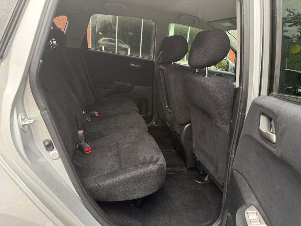 Honda FR-V 1.8 i-VTEC ES 5dr — photo 34 of 49
