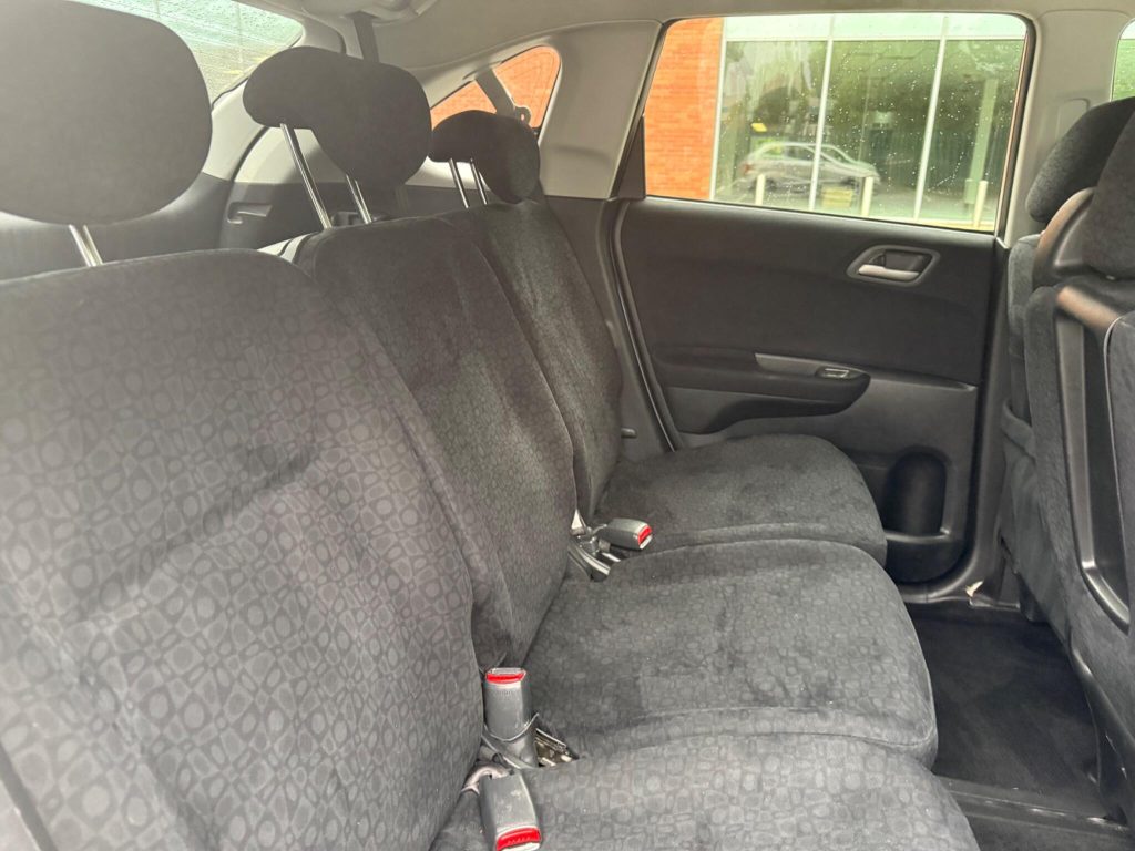 Honda FR-V 1.8 i-VTEC ES 5dr — photo 36 of 49