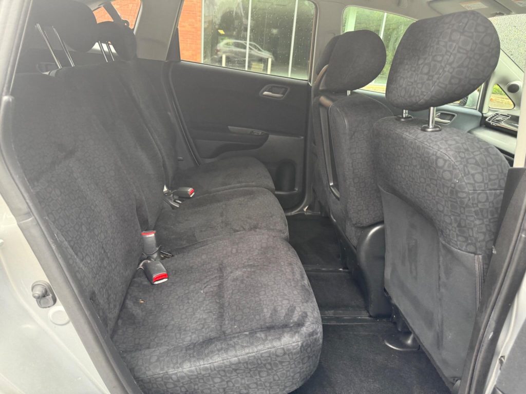Honda FR-V 1.8 i-VTEC ES 5dr — photo 37 of 49