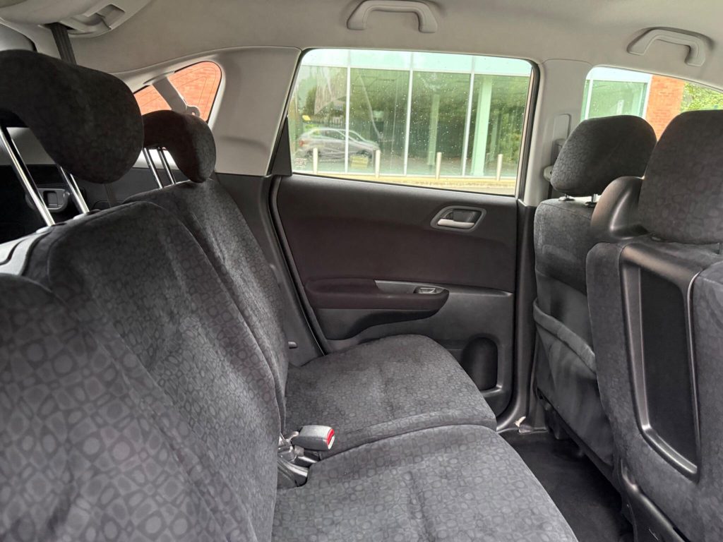 Honda FR-V 1.8 i-VTEC ES 5dr — photo 38 of 49