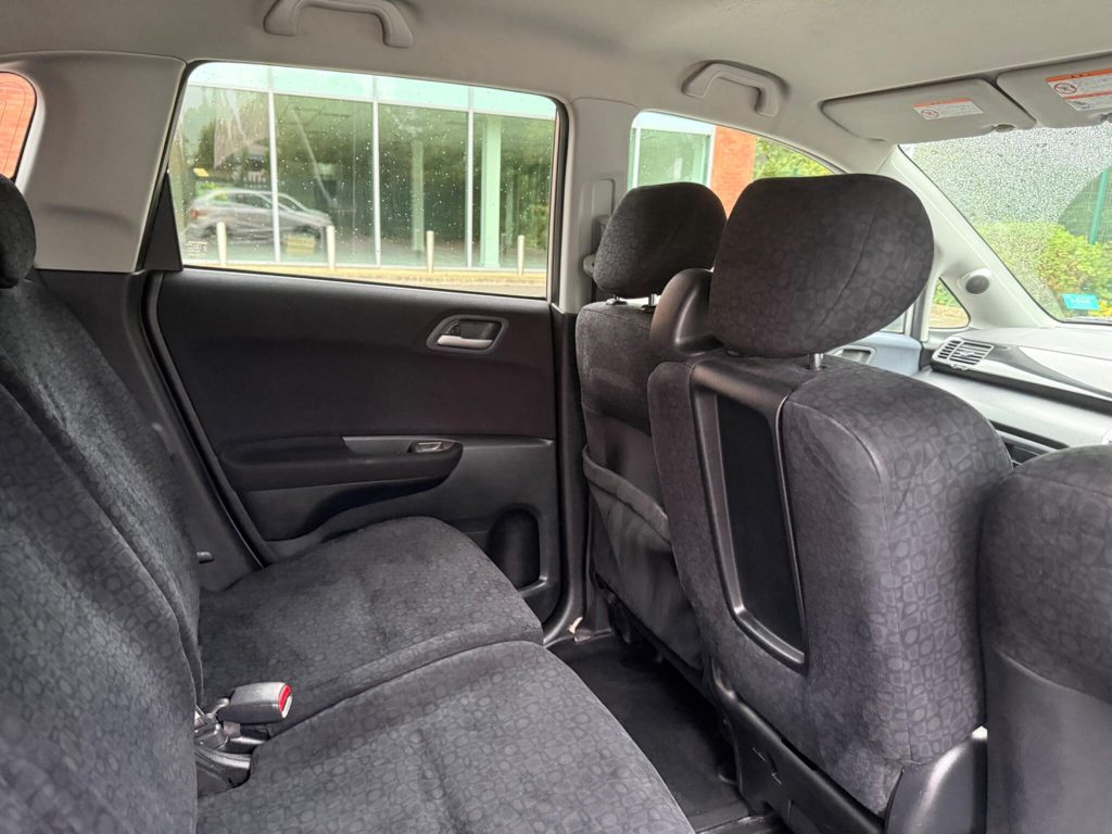 Honda FR-V 1.8 i-VTEC ES 5dr — photo 39 of 49