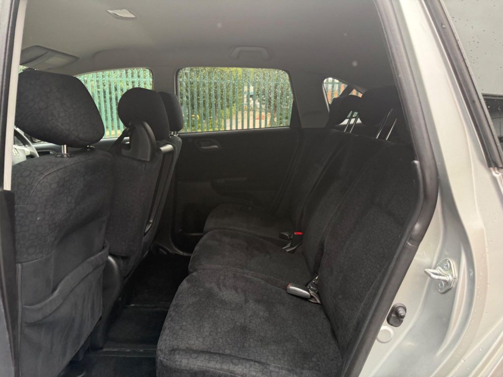 Honda FR-V 1.8 i-VTEC ES 5dr — photo 40 of 49