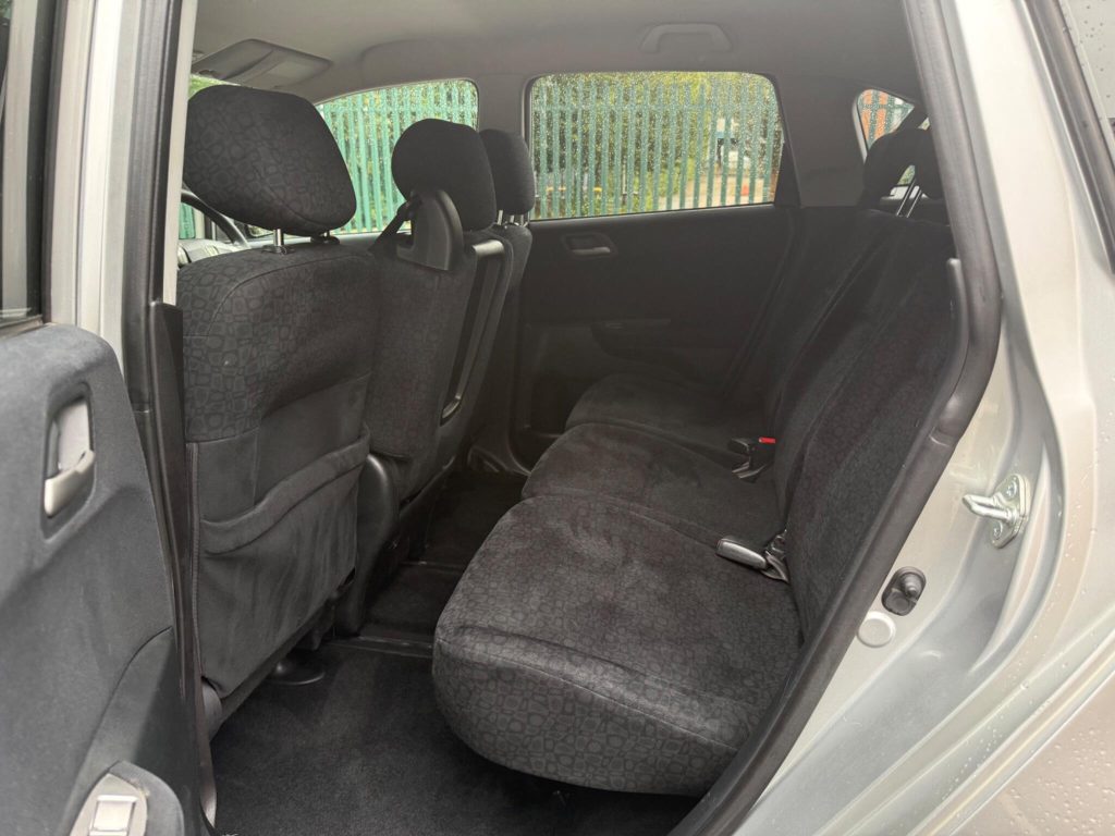 Honda FR-V 1.8 i-VTEC ES 5dr — photo 41 of 49