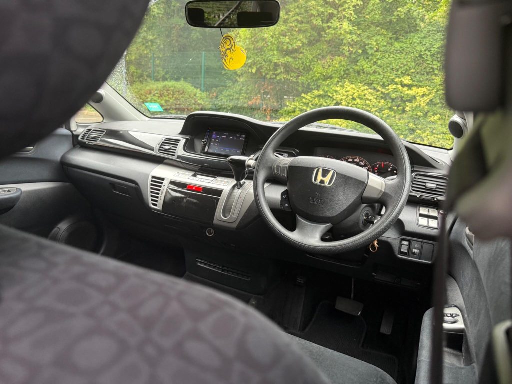 Honda FR-V 1.8 i-VTEC ES 5dr — photo 42 of 49