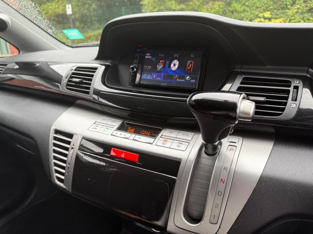 Honda FR-V 1.8 i-VTEC ES 5dr — photo 46 of 49