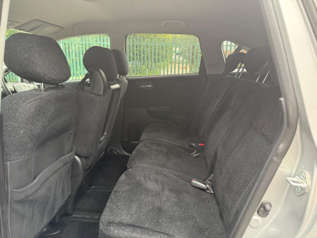 Honda FR-V 1.8 i-VTEC ES 5dr — photo 48 of 49