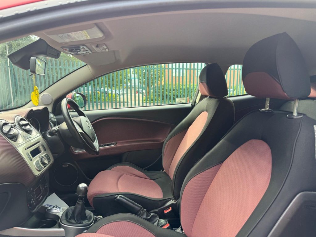 Alfa Romeo MiTo 1.4 TB MultiAir Lusso Euro 5 (s/s) 3dr — photo 17 of 46