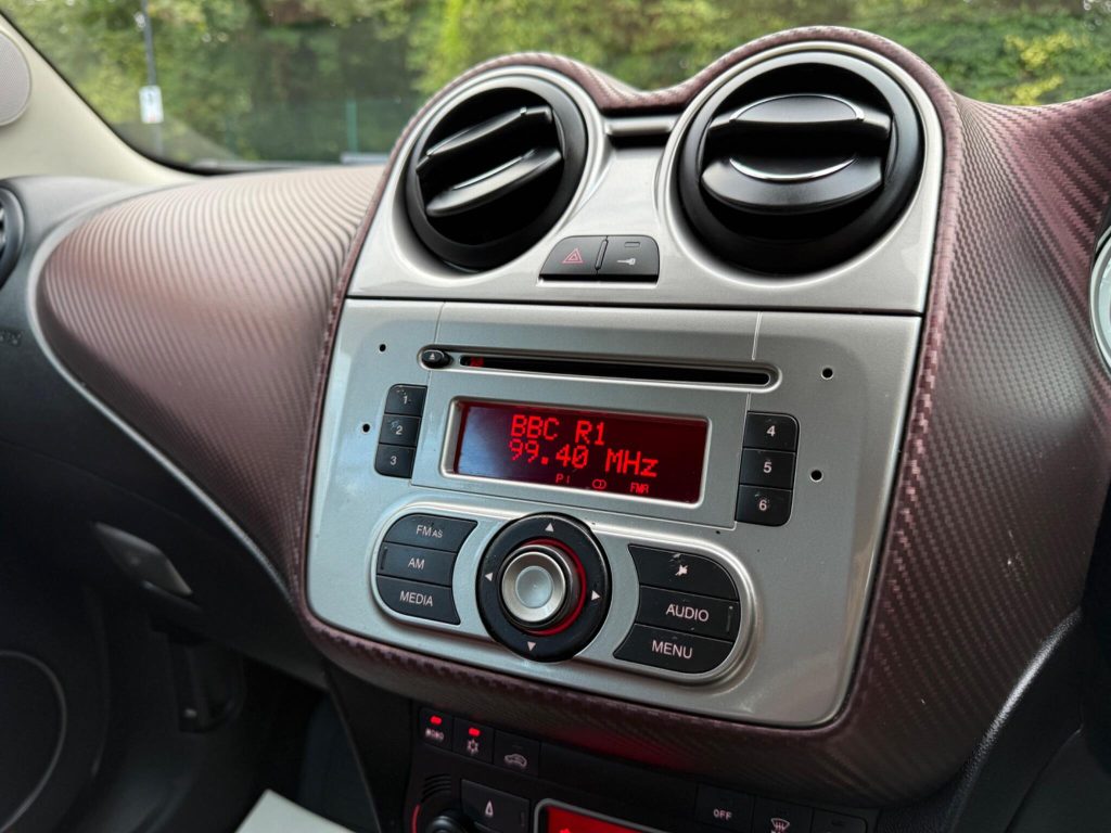 Alfa Romeo MiTo 1.4 TB MultiAir Lusso Euro 5 (s/s) 3dr — photo 45 of 46