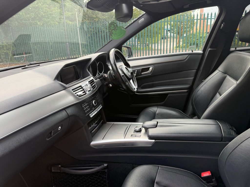 Mercedes-Benz E-class 3.0 E350 V6 BlueTEC AMG Night Edition (Premium) G-Tronic+ Euro 6 (s/s) 5dr — photo 28 of 59