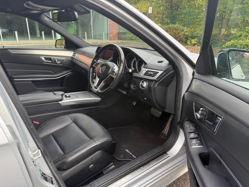 Mercedes-Benz E-class 3.0 E350 V6 BlueTEC AMG Night Edition (Premium) G-Tronic+ Euro 6 (s/s) 5dr — photo 33 of 59