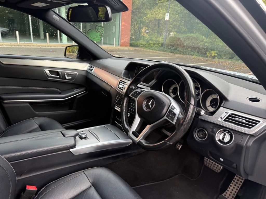 Mercedes-Benz E-class 3.0 E350 V6 BlueTEC AMG Night Edition (Premium) G-Tronic+ Euro 6 (s/s) 5dr — photo 38 of 59