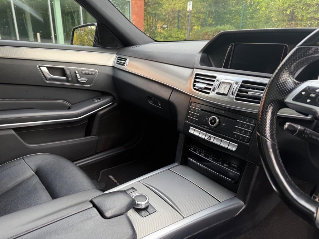 Mercedes-Benz E-class 3.0 E350 V6 BlueTEC AMG Night Edition (Premium) G-Tronic+ Euro 6 (s/s) 5dr — photo 40 of 59