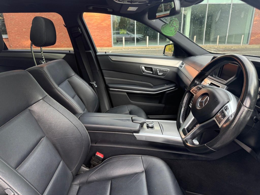 Mercedes-Benz E-class 3.0 E350 V6 BlueTEC AMG Night Edition (Premium) G-Tronic+ Euro 6 (s/s) 5dr — photo 44 of 59