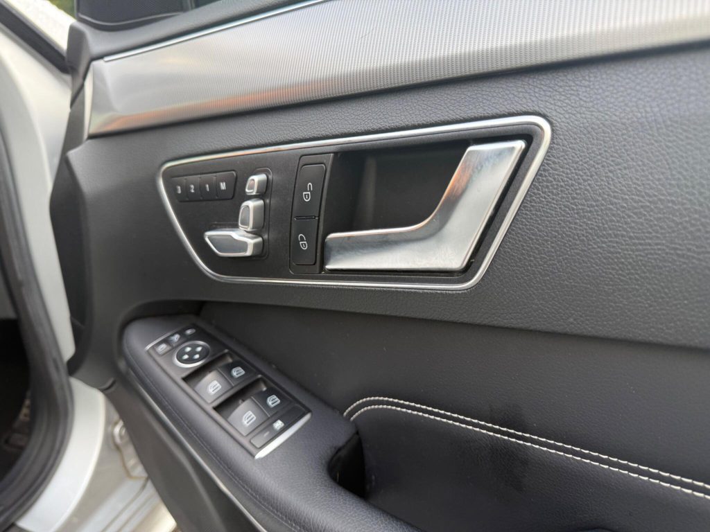 Mercedes-Benz E-class 3.0 E350 V6 BlueTEC AMG Night Edition (Premium) G-Tronic+ Euro 6 (s/s) 5dr — photo 47 of 59