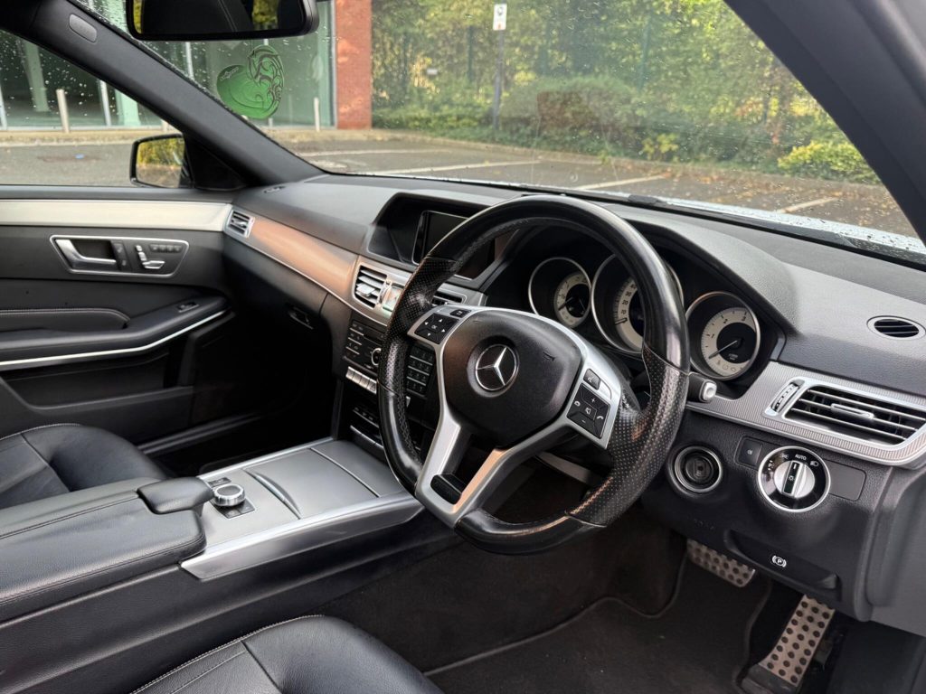 Mercedes-Benz E-class 3.0 E350 V6 BlueTEC AMG Night Edition (Premium) G-Tronic+ Euro 6 (s/s) 5dr — photo 48 of 59