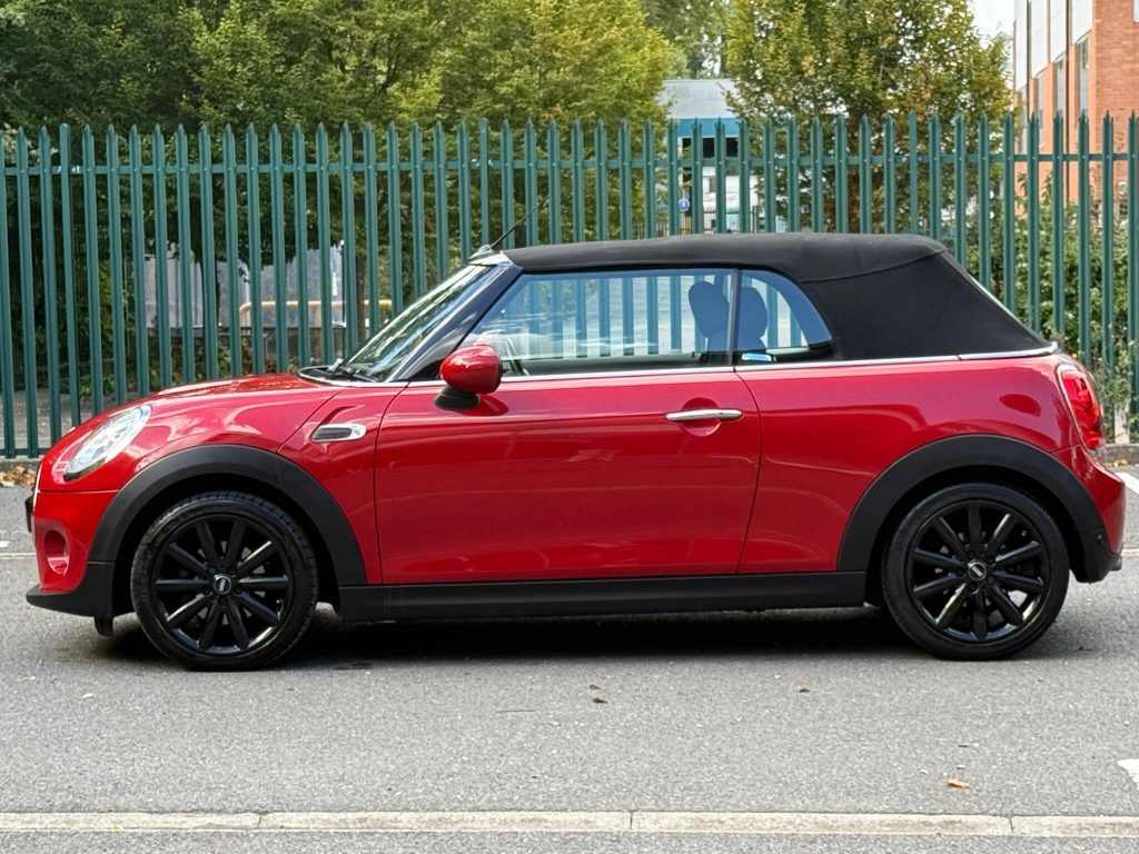 MINI Convertible 1.5 Cooper Euro 6 (s/s) 2dr — photo 19 of 68