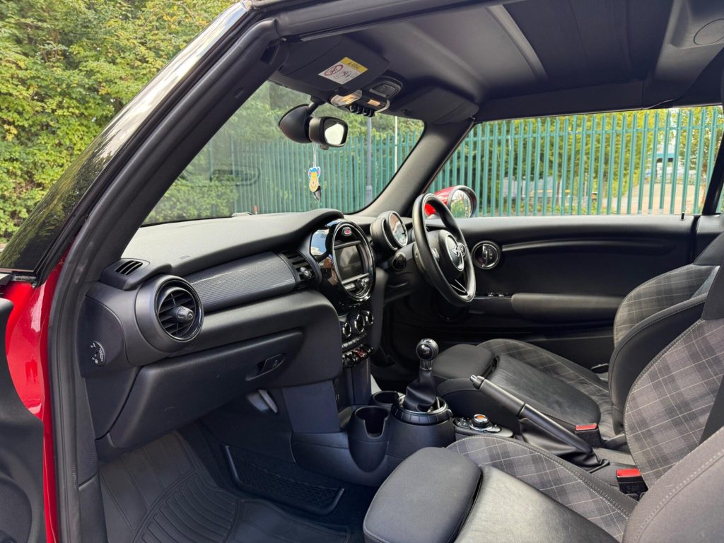 MINI Convertible 1.5 Cooper Euro 6 (s/s) 2dr — photo 24 of 68
