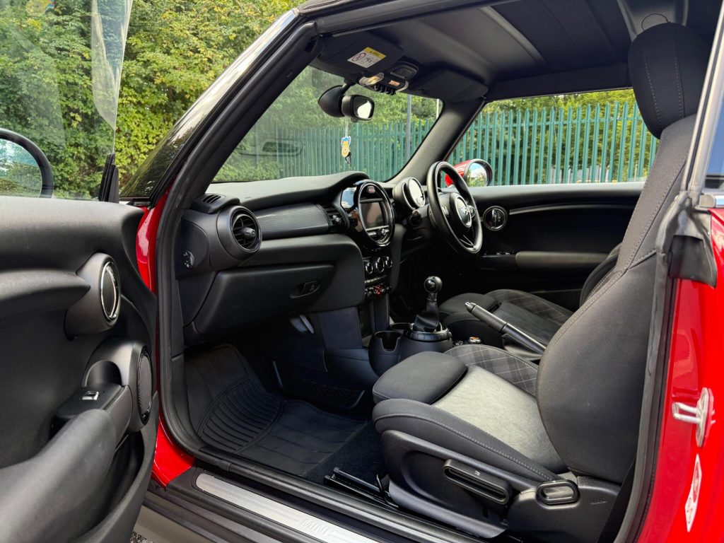 MINI Convertible 1.5 Cooper Euro 6 (s/s) 2dr — photo 25 of 68
