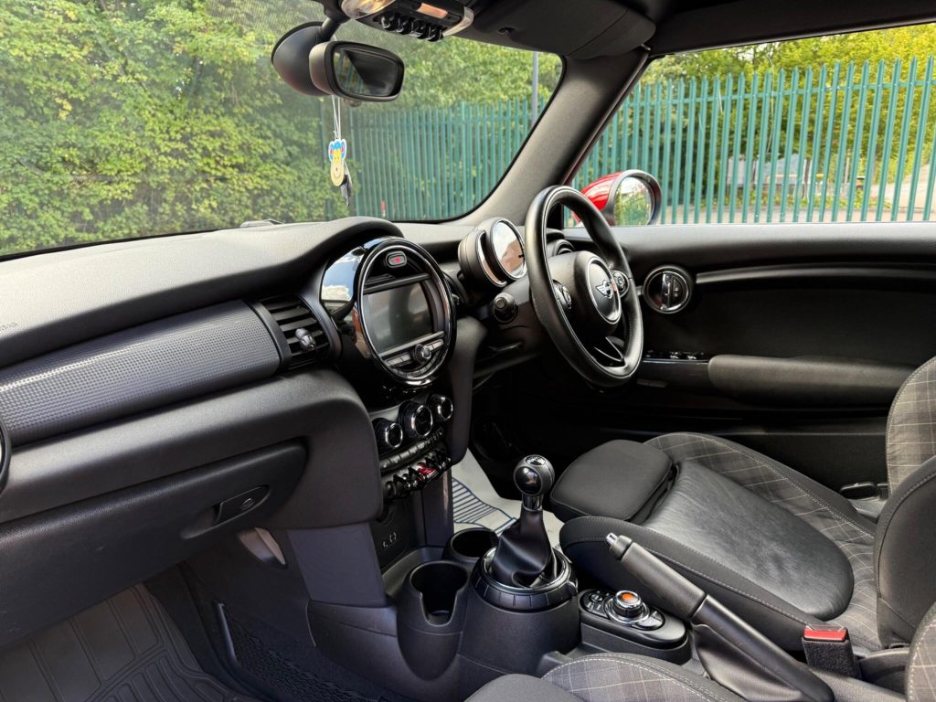 MINI Convertible 1.5 Cooper Euro 6 (s/s) 2dr — photo 26 of 68