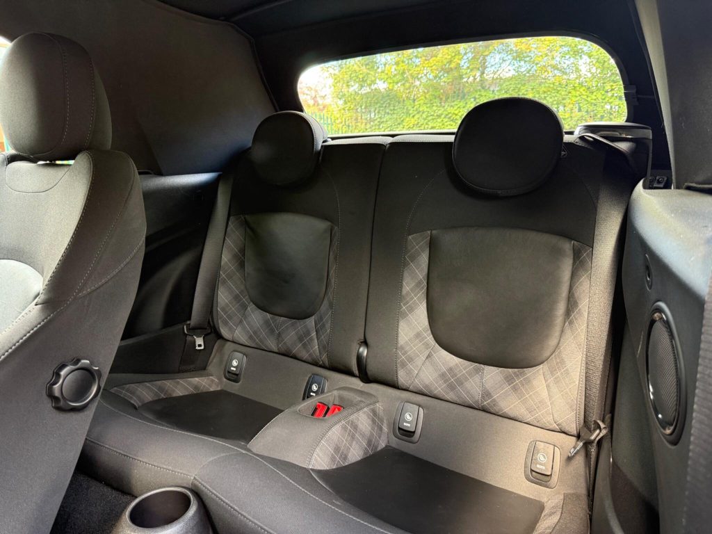MINI Convertible 1.5 Cooper Euro 6 (s/s) 2dr — photo 33 of 68