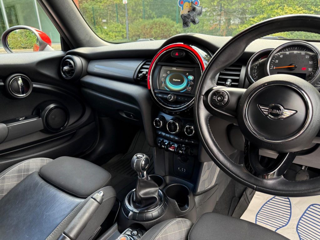 MINI Convertible 1.5 Cooper Euro 6 (s/s) 2dr — photo 39 of 68