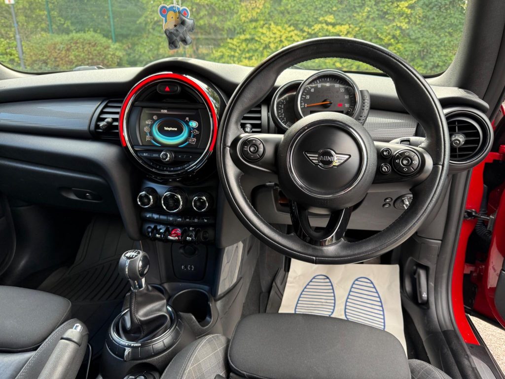 MINI Convertible 1.5 Cooper Euro 6 (s/s) 2dr — photo 41 of 68