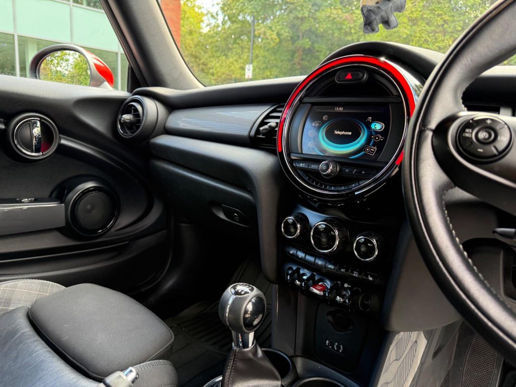 MINI Convertible 1.5 Cooper Euro 6 (s/s) 2dr — photo 42 of 68