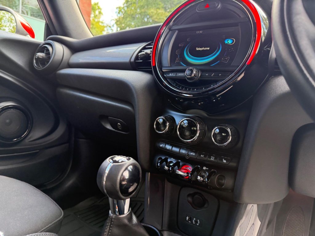 MINI Convertible 1.5 Cooper Euro 6 (s/s) 2dr — photo 43 of 68