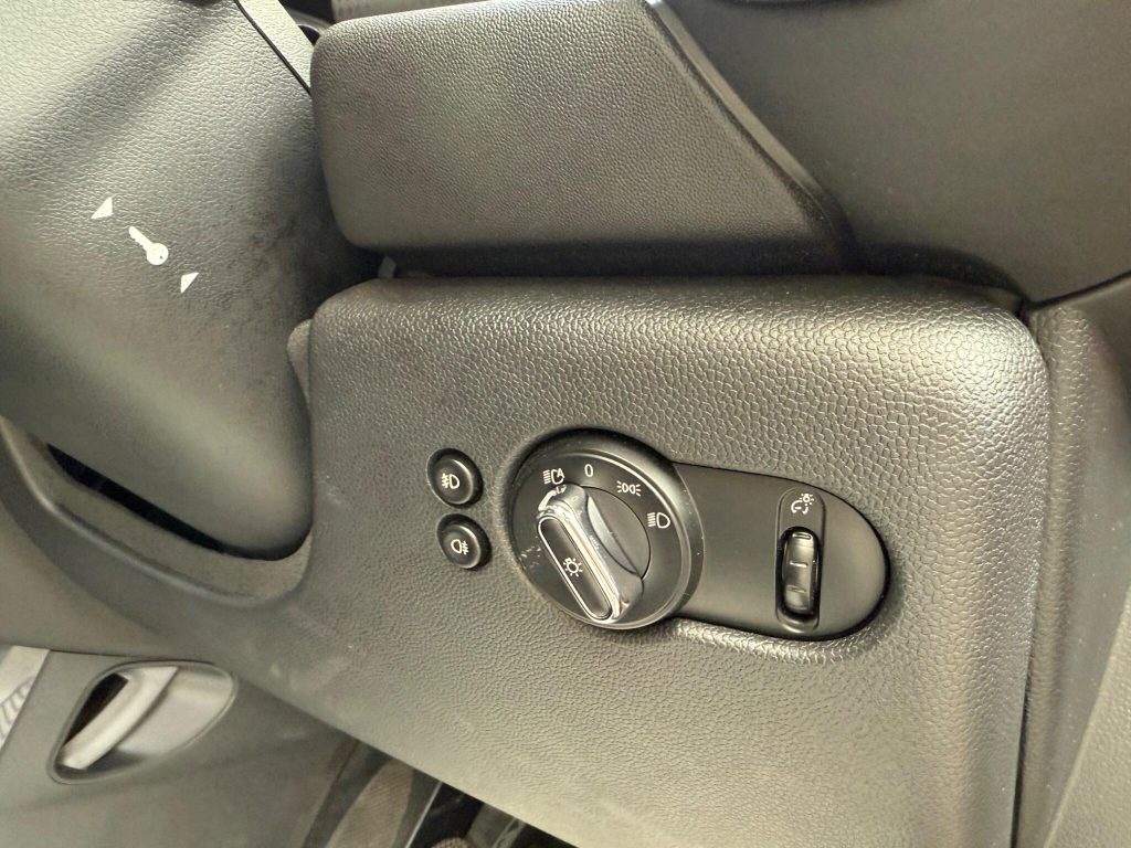 MINI Convertible 1.5 Cooper Euro 6 (s/s) 2dr — photo 45 of 68
