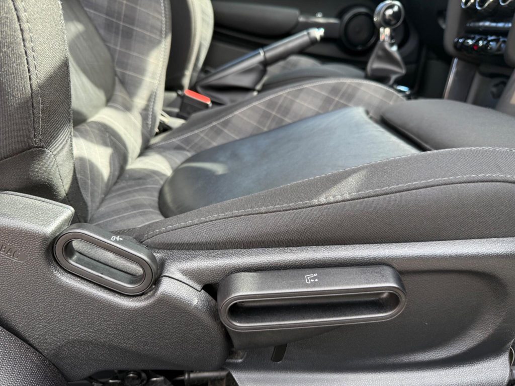 MINI Convertible 1.5 Cooper Euro 6 (s/s) 2dr — photo 49 of 68