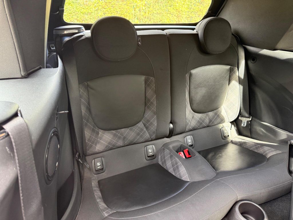 MINI Convertible 1.5 Cooper Euro 6 (s/s) 2dr — photo 52 of 68
